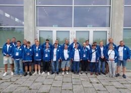 Ein Gruppenfoto der Athletinnen, Athleten, Trainer und Betreuer aus den Stralsunder Werkstätten bei den Landesspielen der Special Olympics in Rostock 2025.