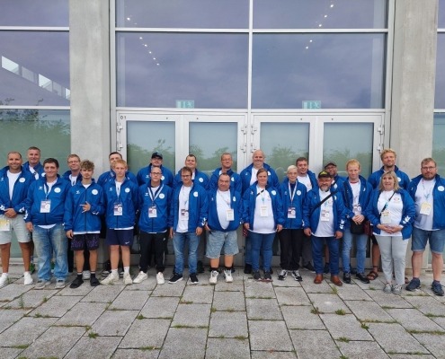 Ein Gruppenfoto der Athletinnen, Athleten, Trainer und Betreuer aus den Stralsunder Werkstätten bei den Landesspielen der Special Olympics in Rostock 2025.