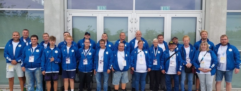 Ein Gruppenfoto der Athletinnen, Athleten, Trainer und Betreuer aus den Stralsunder Werkstätten bei den Landesspielen der Special Olympics in Rostock 2025.