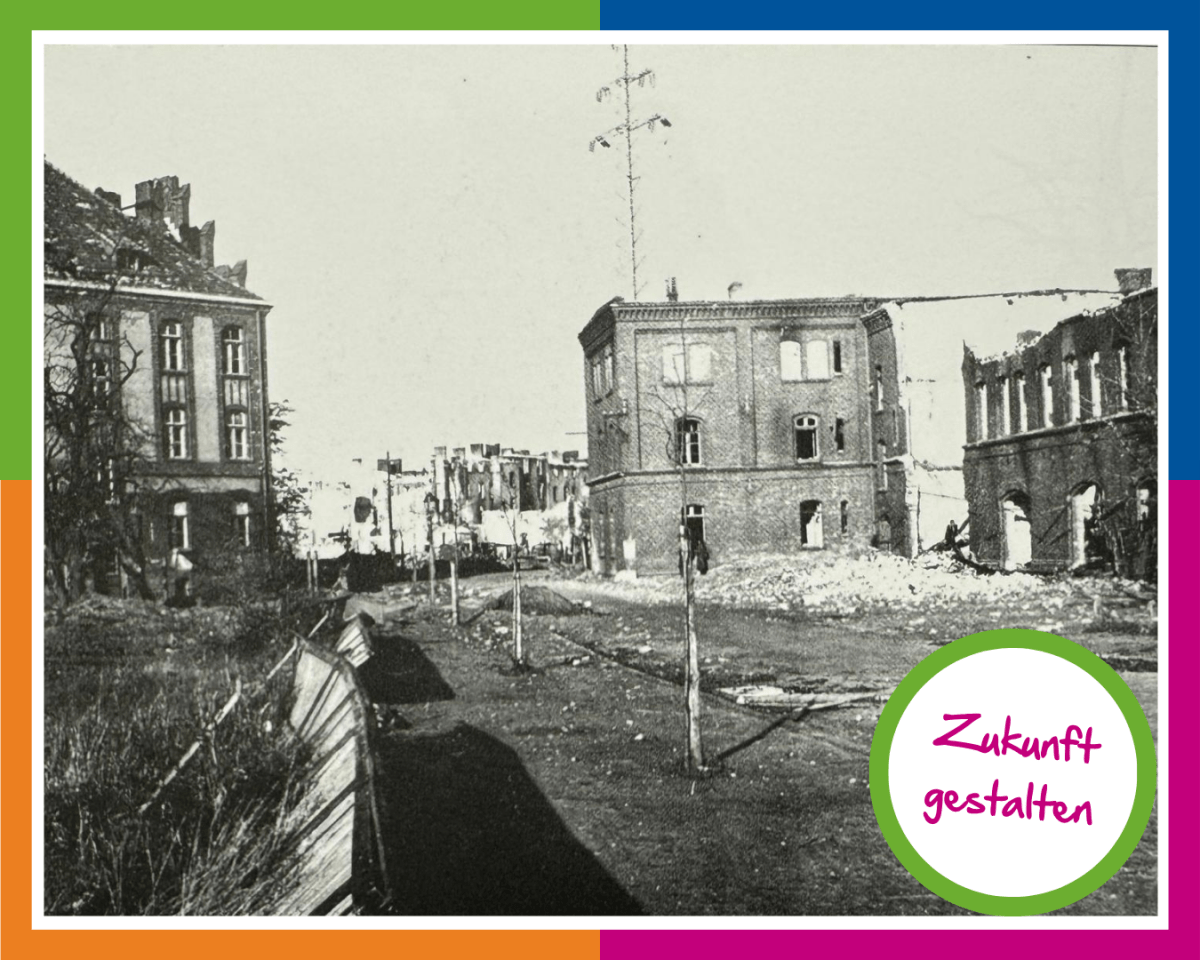 Zukunft_gestalten_Blick_in_Vergangenheit_1 Das Bild zeigt eine Aufnahme der heutigen Ziegelstraße in Stralsund nach dem Bombenangriff im Oktober 1944.
