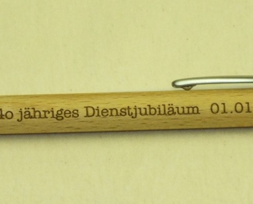 Kugelschreiber aus Holz mit Lasergravur