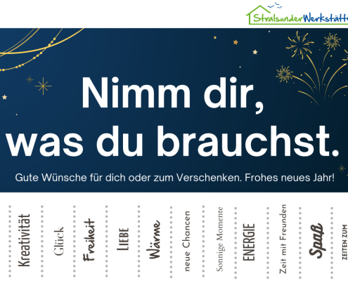 Ein Plakat mit Abreißzetteln, auf denen Wünsche zum neuen Jahr vermerkt sind.