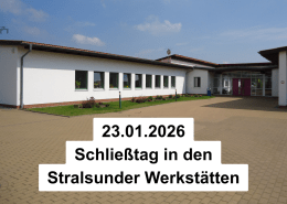 Im Hintergrund ist die Hauptwerkstatt der Stralsunder Werkstätten zu sehen. Im Vordergrund befindet sich eine Notiz mit folgender Aufschrift: 23.01.2026 Schließtag in den Stralsunder Werkstätten