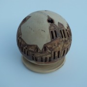 eine Keramikkugel für ein Teelicht mit Stralsundmotiv